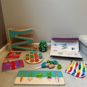 Lovevery The Pioneer Play Kit Months 16-18